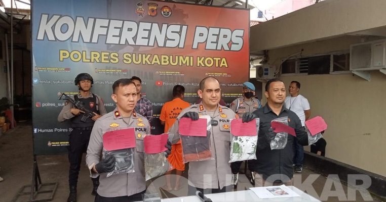 Polres Sukabumi Kota saat menggelar konferensi pers terduga kasus pembunuhan wanita yang ditemukan di sungai Cipelang, Kecamatan Warudoyong, beberapa hari lalu.| Azis Ramdhani