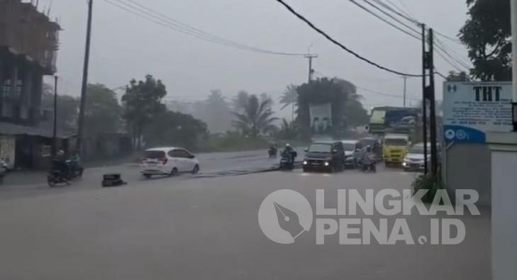Banjir di Jalan Lingkar Selatan Ganggu Wisatawan